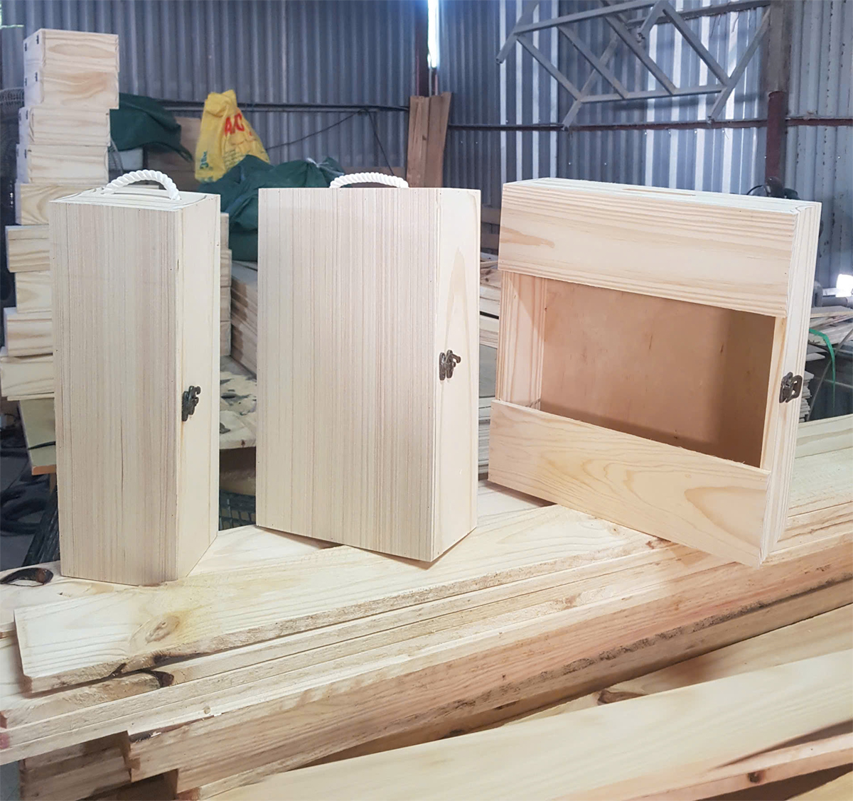 01 Chai: Hộp đựng rượu vang liền – Tel/zalo: (+84) 0934569516