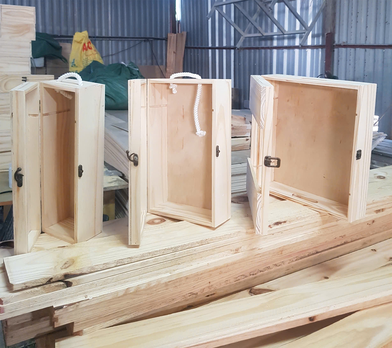 02 Chai: Hộp đựng rượu vang liền – Tel/zalo: (+84) 0934569516