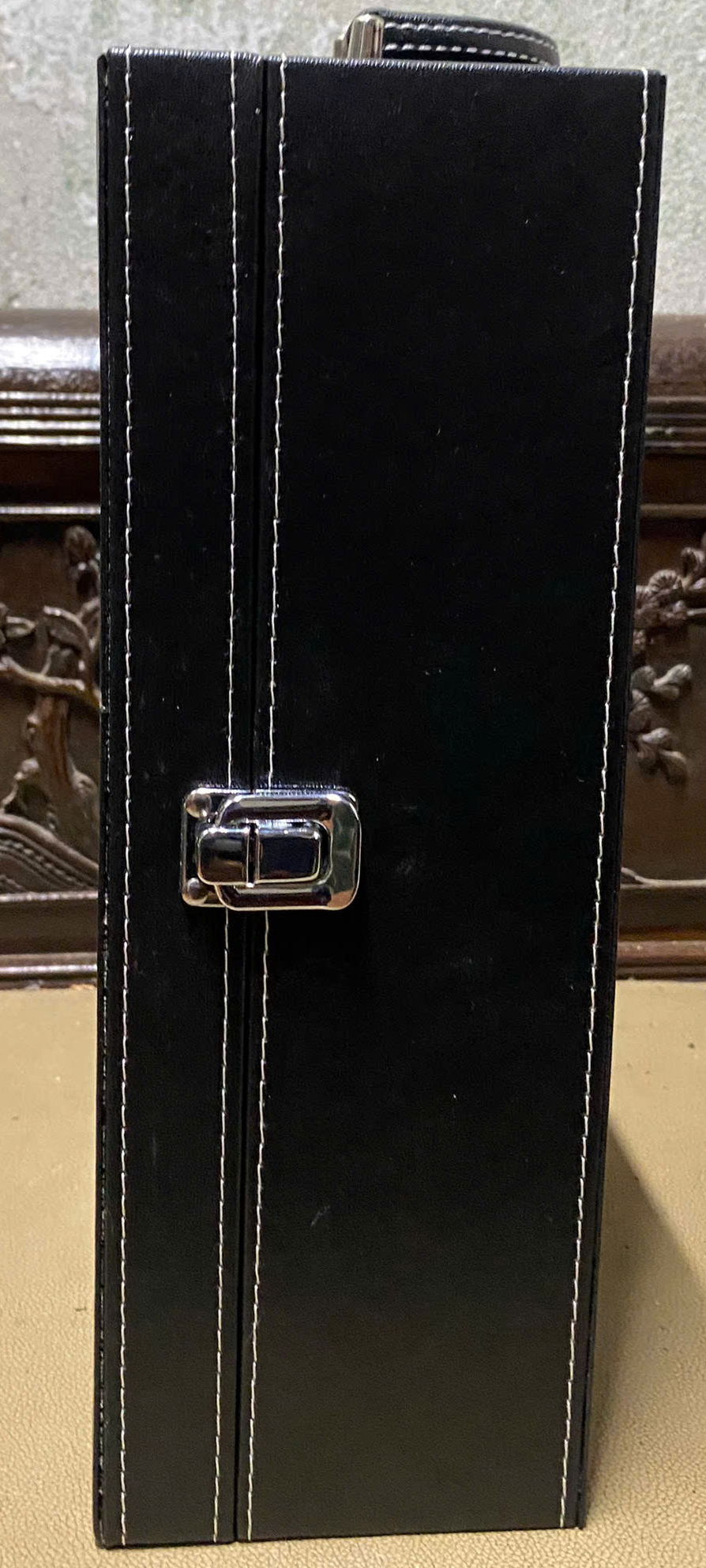 02 Chai: Hộp Da đựng rượu vang – Tel/zalo: (+84) 0934569516