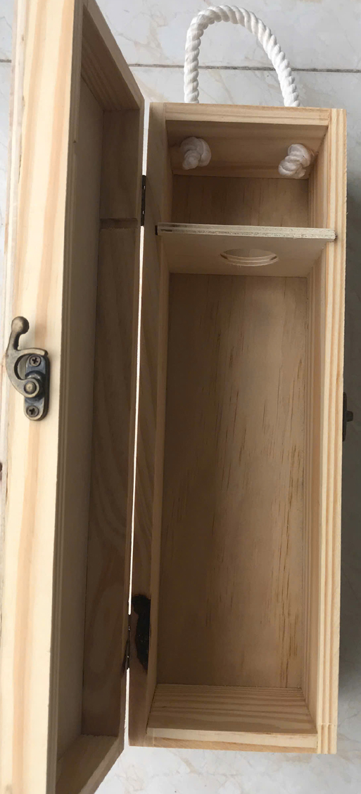 01 Chai: Hộp đựng rượu vang liền – Tel/zalo: (+84) 0934569516